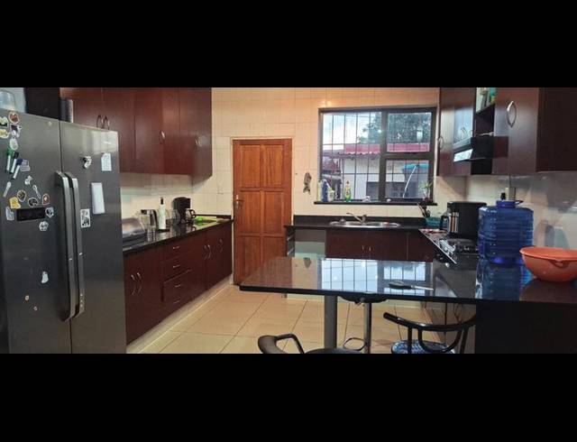 3 BEDROOM HOUSE FOR SALE IN BEZUIDENHOUT VALLEY